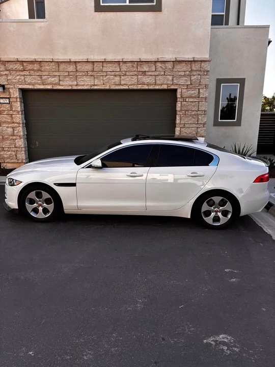 2017 Jaguar XE - Image 7 of 13