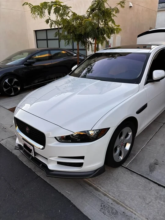 2017 Jaguar XE - Image 2 of 13