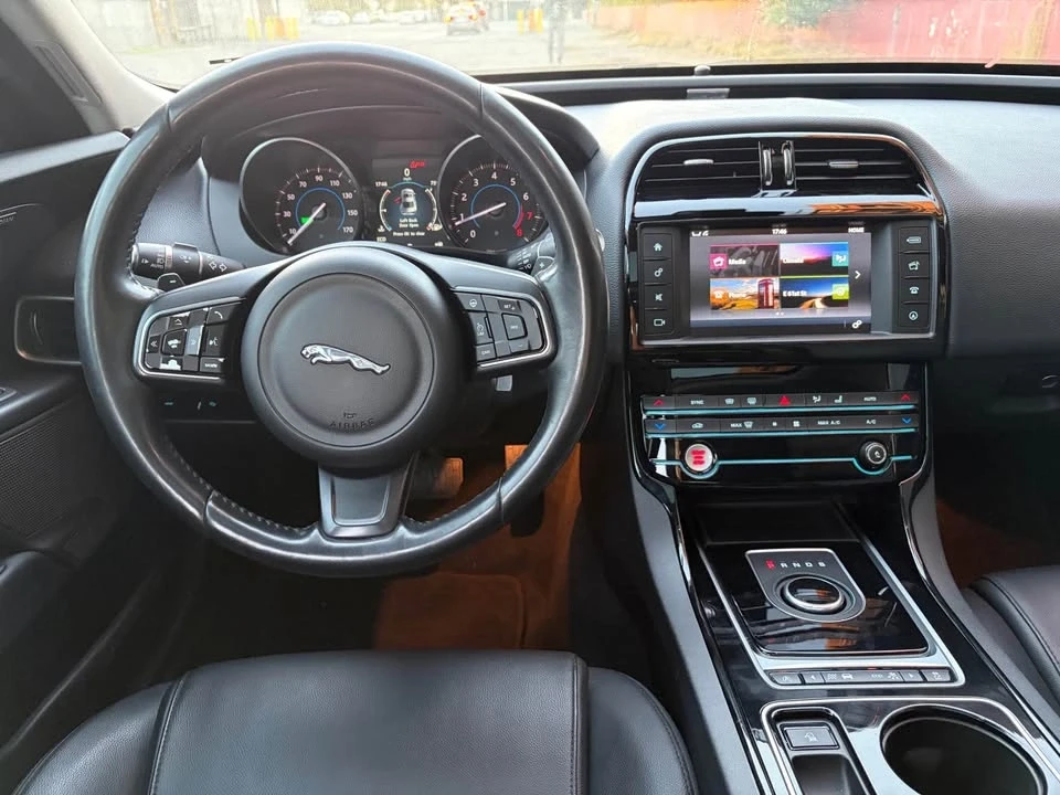 2017 Jaguar XE - Image 7 of 7