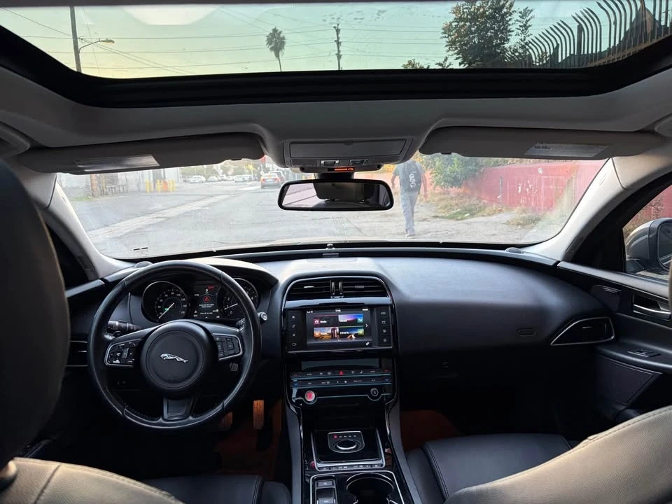 2017 Jaguar XE - Image 6 of 7