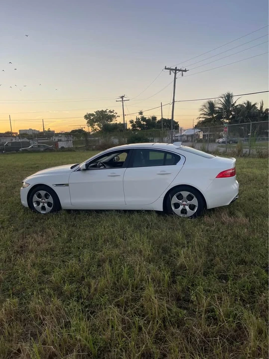 2017 Jaguar XE - Image 8 of 10