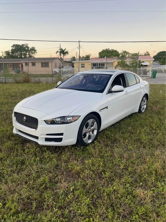 2017 Jaguar XE - Image 2 of 10