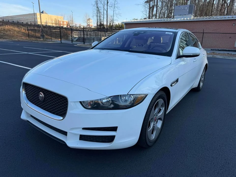 2017 Jaguar XE - Image 3 of 12