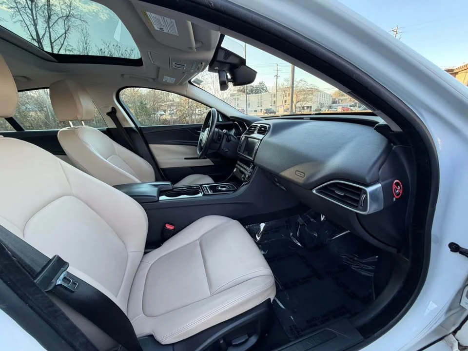 2017 Jaguar XE - Image 7 of 12