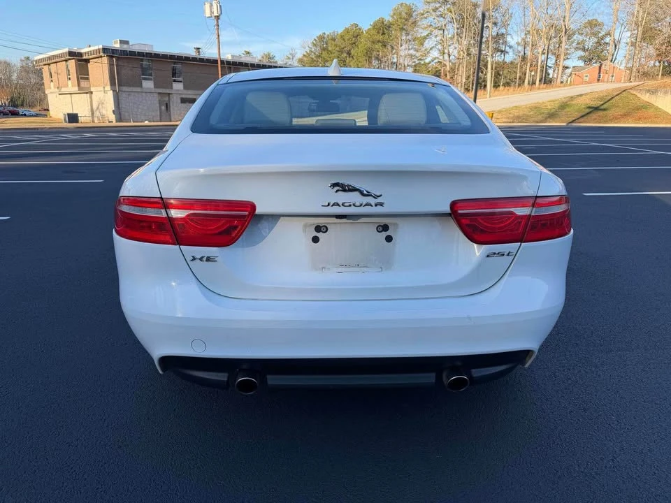 2017 Jaguar XE - Image 5 of 12