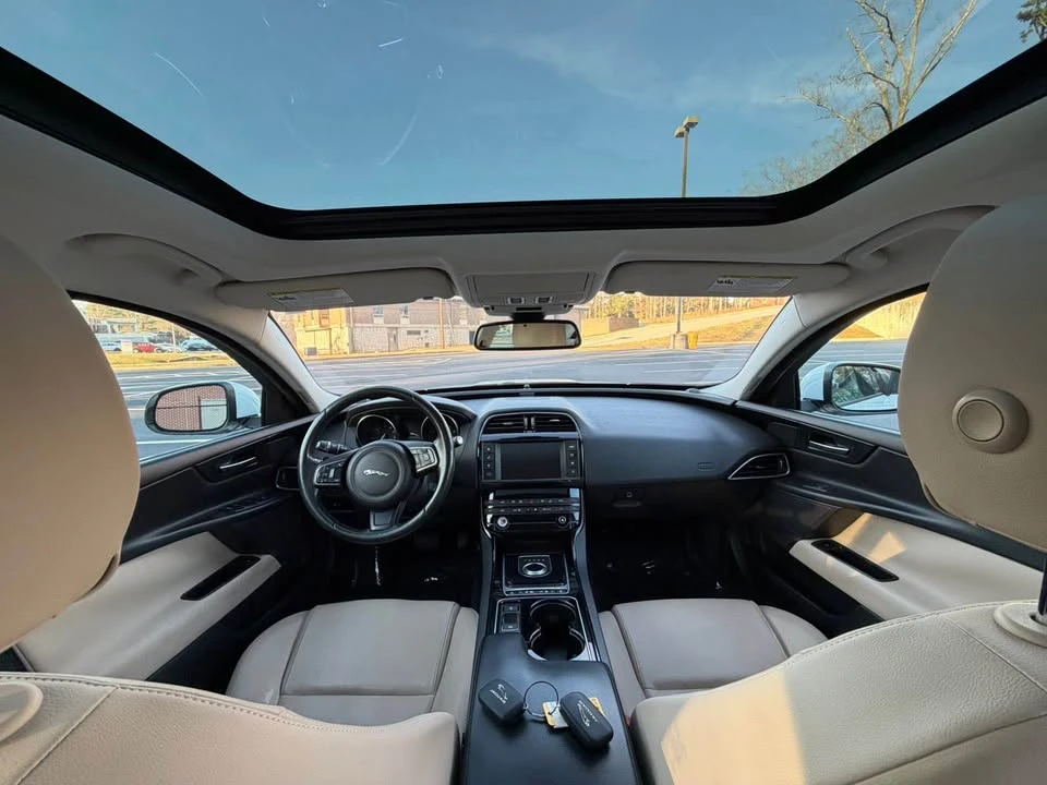 2017 Jaguar XE - Image 10 of 12
