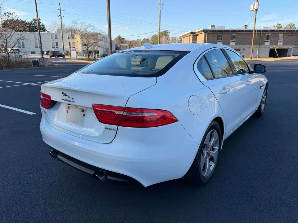 2017 Jaguar XE - Image 4 of 12
