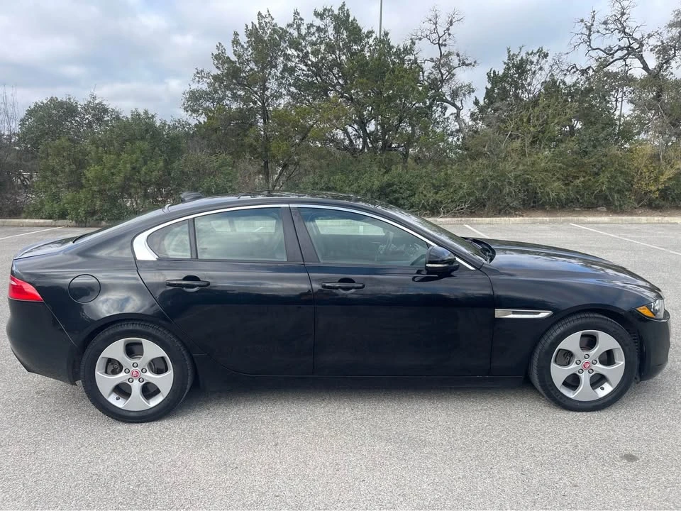2017 Jaguar XE - Image 3 of 17