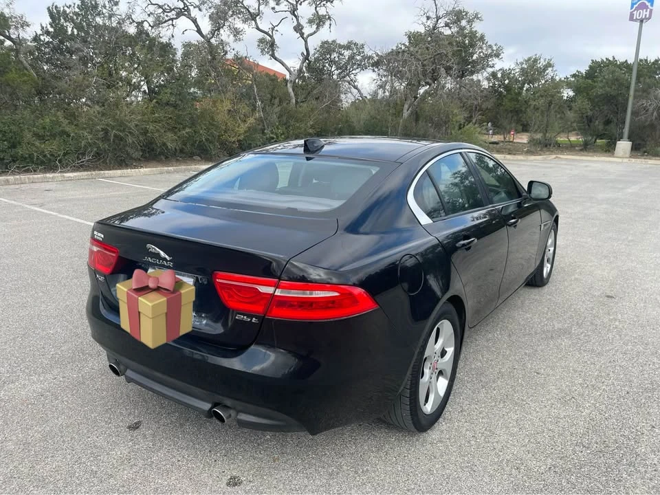 2017 Jaguar XE - Image 5 of 17