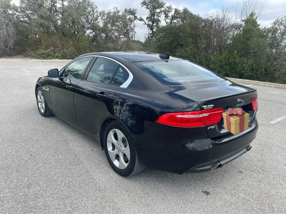 2017 Jaguar XE - Image 4 of 17