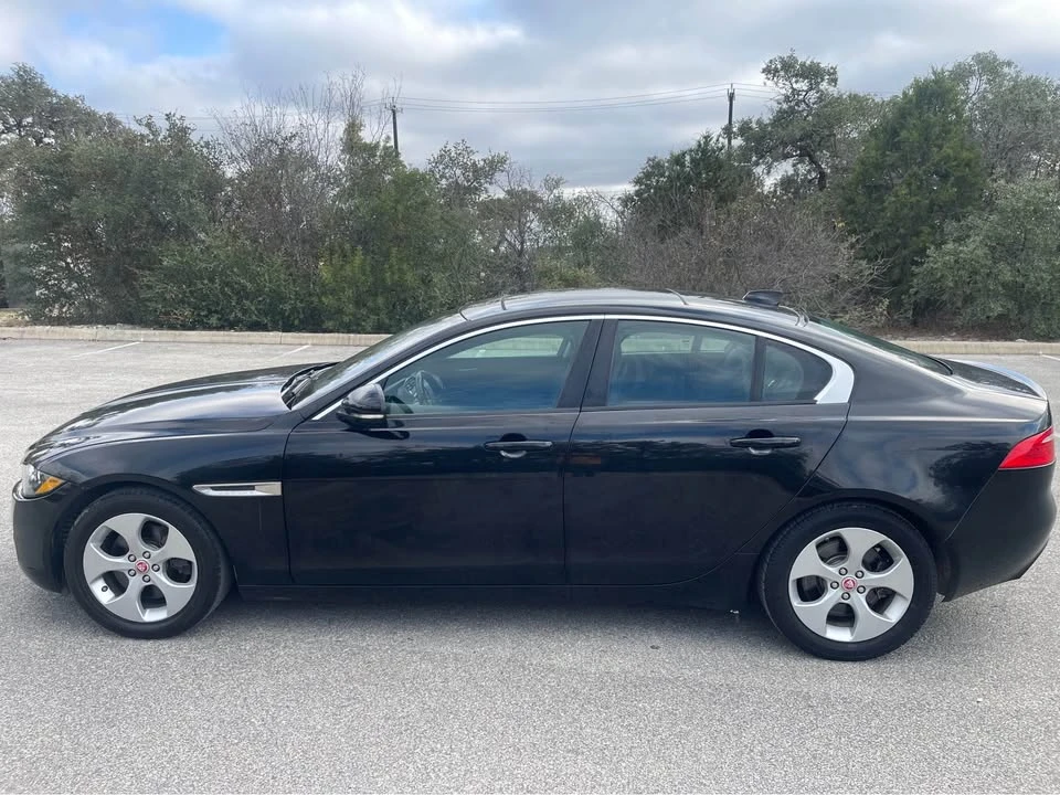 2017 Jaguar XE - Image 8 of 17