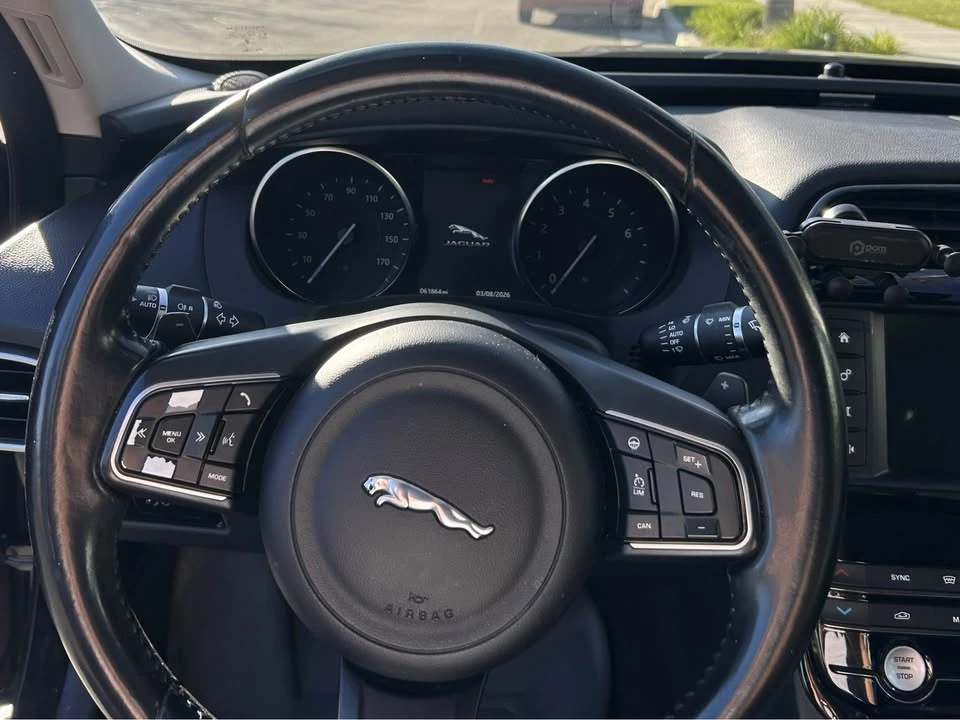 2017 Jaguar XE - Image 4 of 11