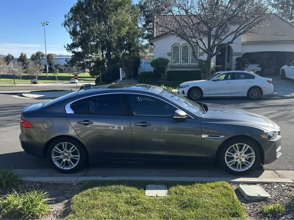 2017 Jaguar XE - Image 2 of 11