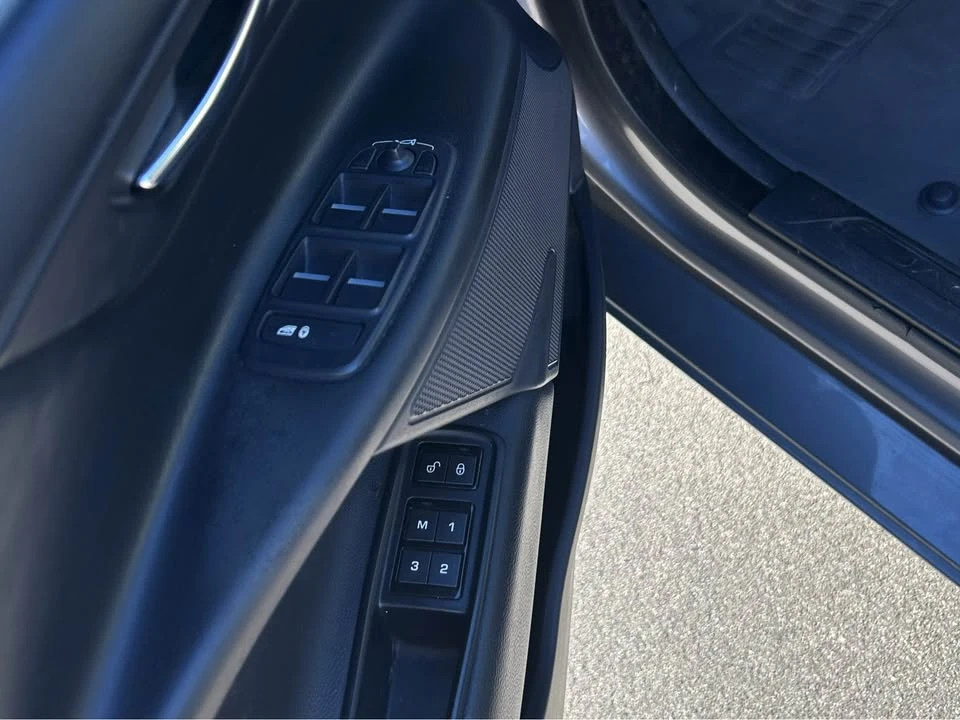2017 Jaguar XE - Image 11 of 11