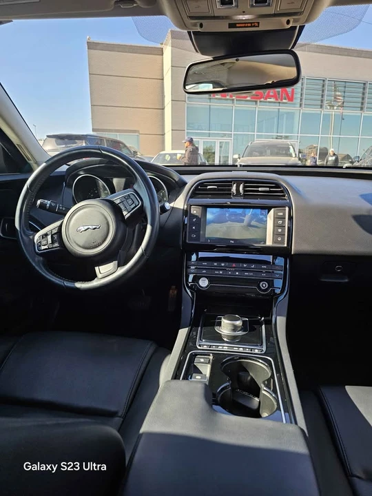 2017 Jaguar XE - Image 5 of 12