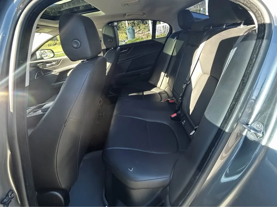 2017 Jaguar XE - Image 7 of 11