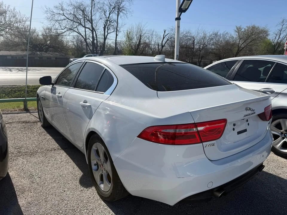 2017 Jaguar XE - Image 9 of 10