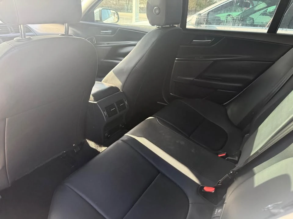2017 Jaguar XE - Image 8 of 10