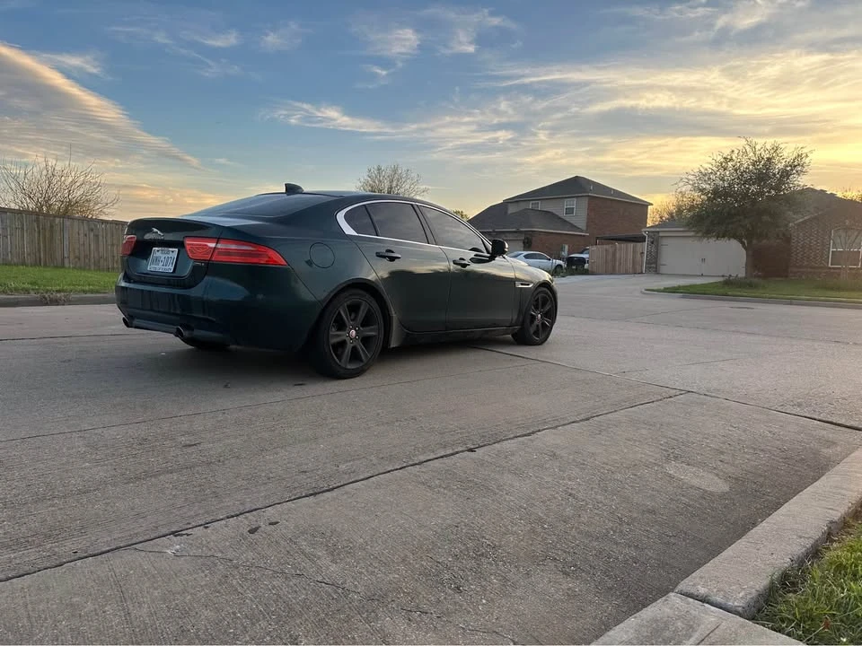 2017 Jaguar XE - Image 5 of 13