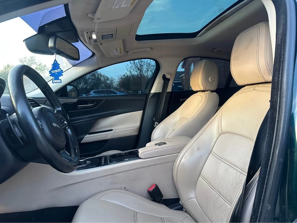 2017 Jaguar XE - Image 7 of 13
