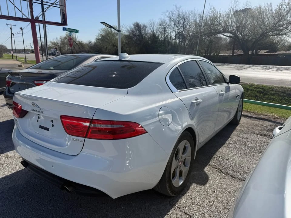 2017 Jaguar XE - Image 10 of 10