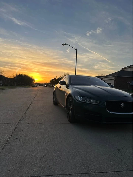2017 Jaguar XE - Image 6 of 13