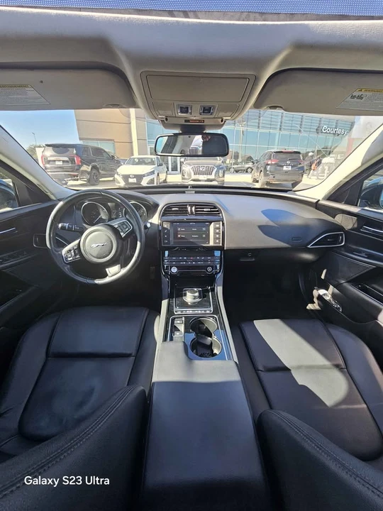2017 Jaguar XE - Image 9 of 12