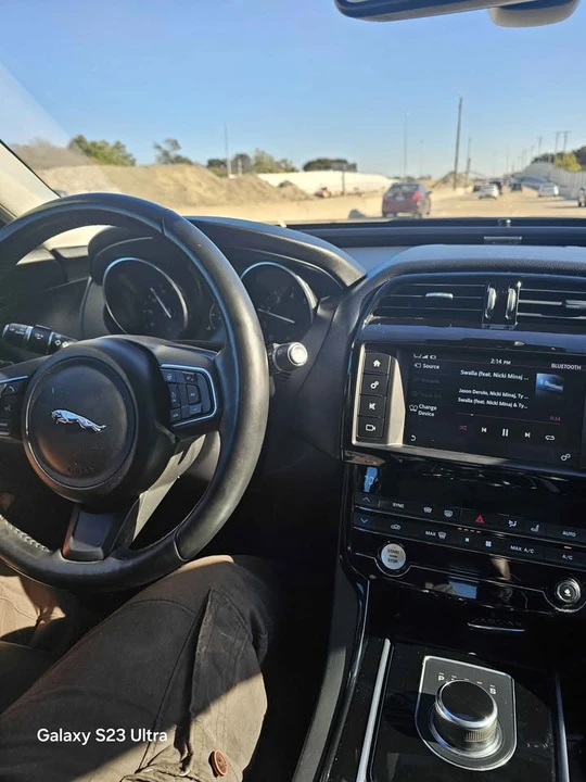 2017 Jaguar XE - Image 10 of 12