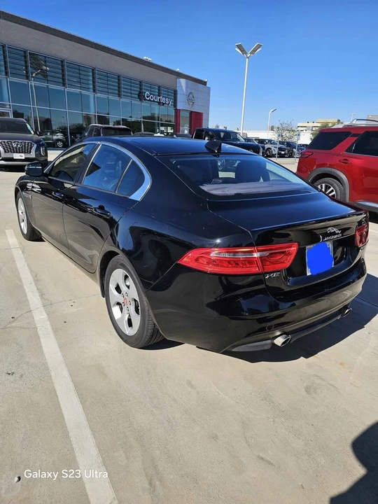2017 Jaguar XE - Image 7 of 12