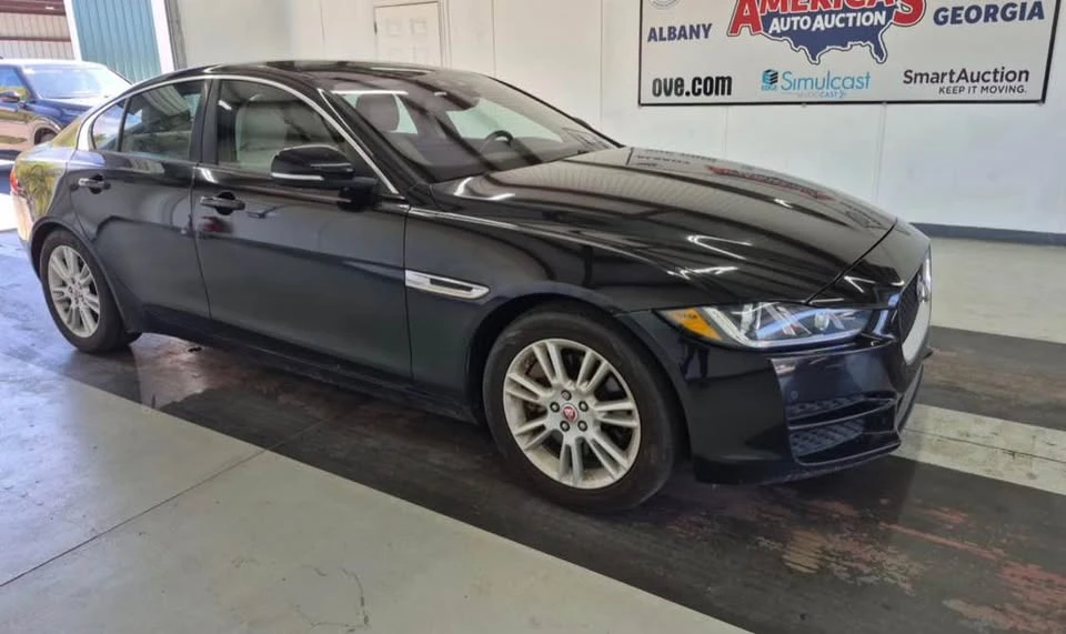 2017 Jaguar XE - Image 3 of 11