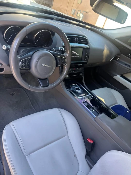 2017 Jaguar XE - Image 2 of 4