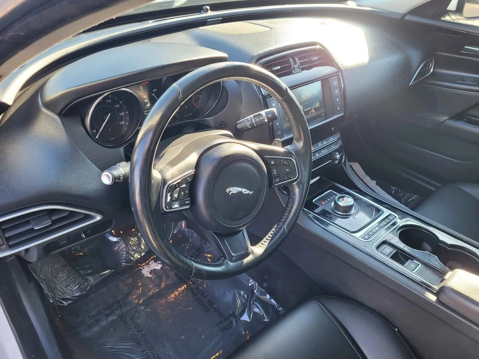 2017 Jaguar XE - Image 11 of 17