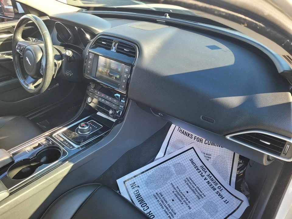 2017 Jaguar XE - Image 7 of 17