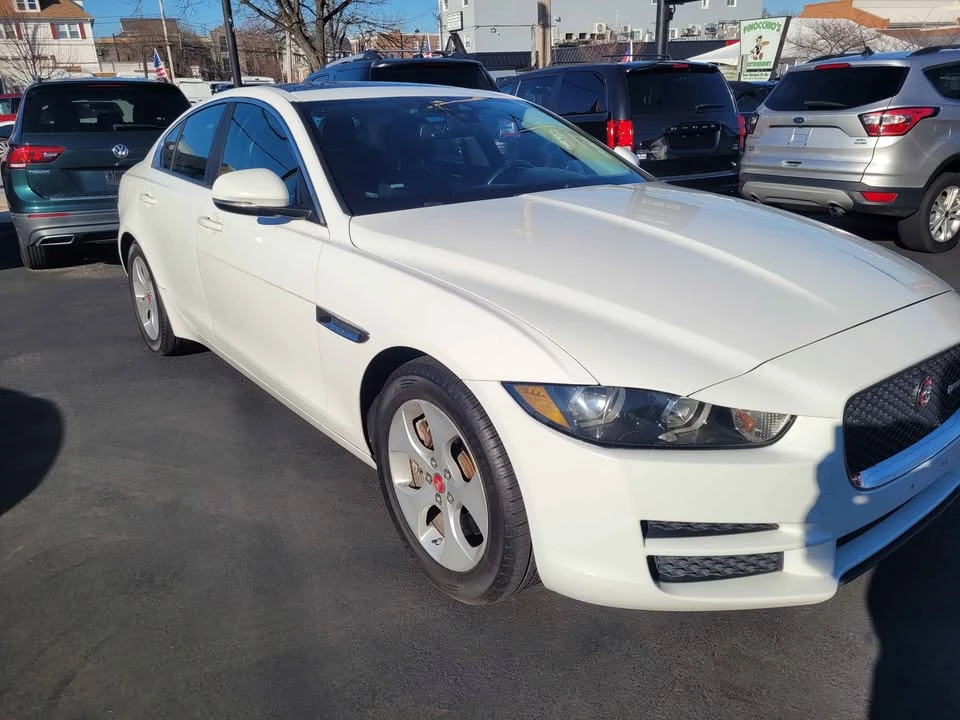 2017 Jaguar XE - Image 2 of 17