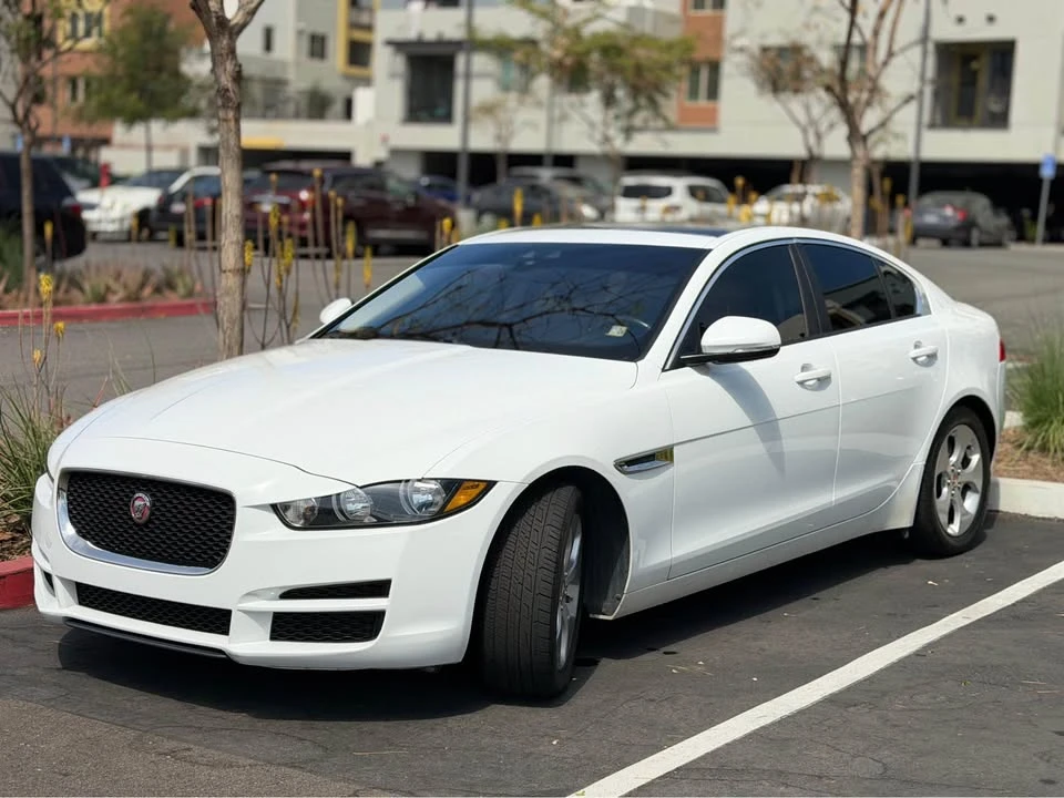 2017 Jaguar XE - Image 2 of 12