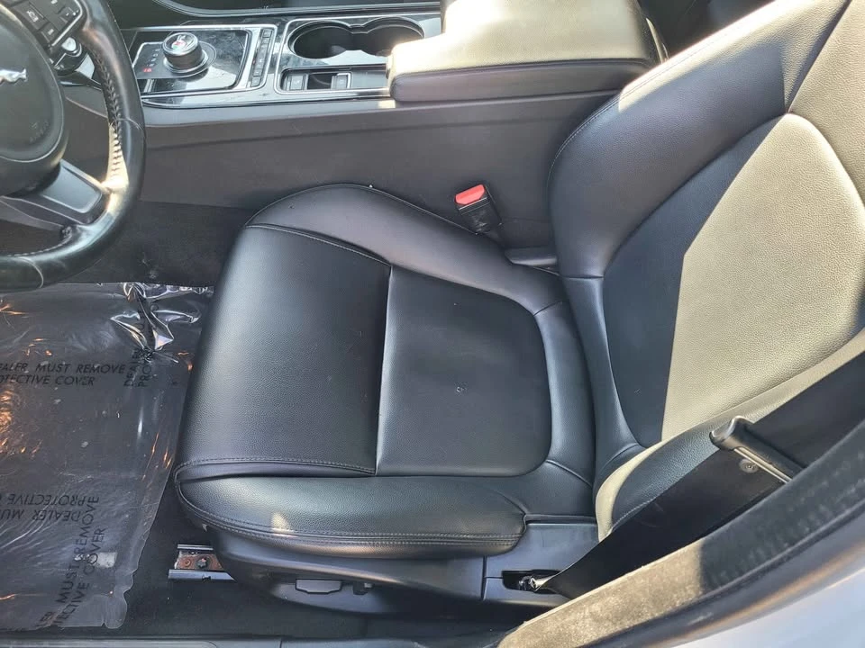 2017 Jaguar XE - Image 10 of 17