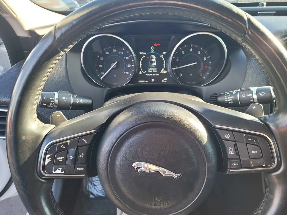 2017 Jaguar XE - Image 13 of 17