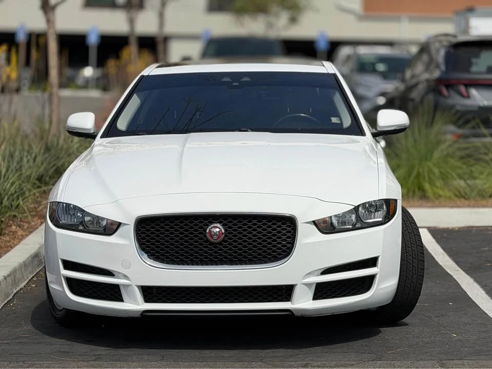 2017 Jaguar XE - Image 10 of 12