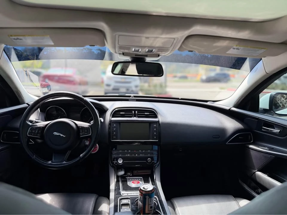2017 Jaguar XE - Image 8 of 12