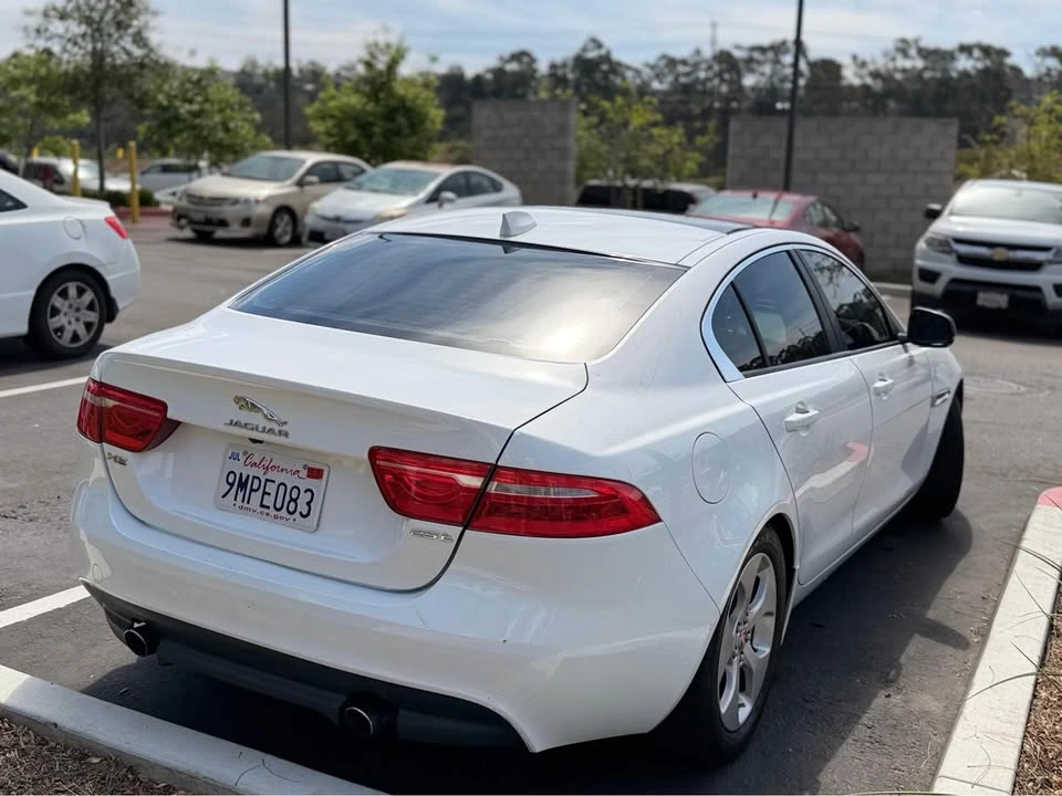 2017 Jaguar XE - Image 4 of 12