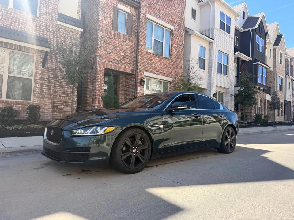 2017 Jaguar XE - Image 2 of 7