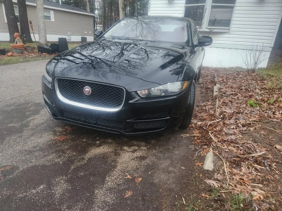 2017 Jaguar XE - Image 3 of 7