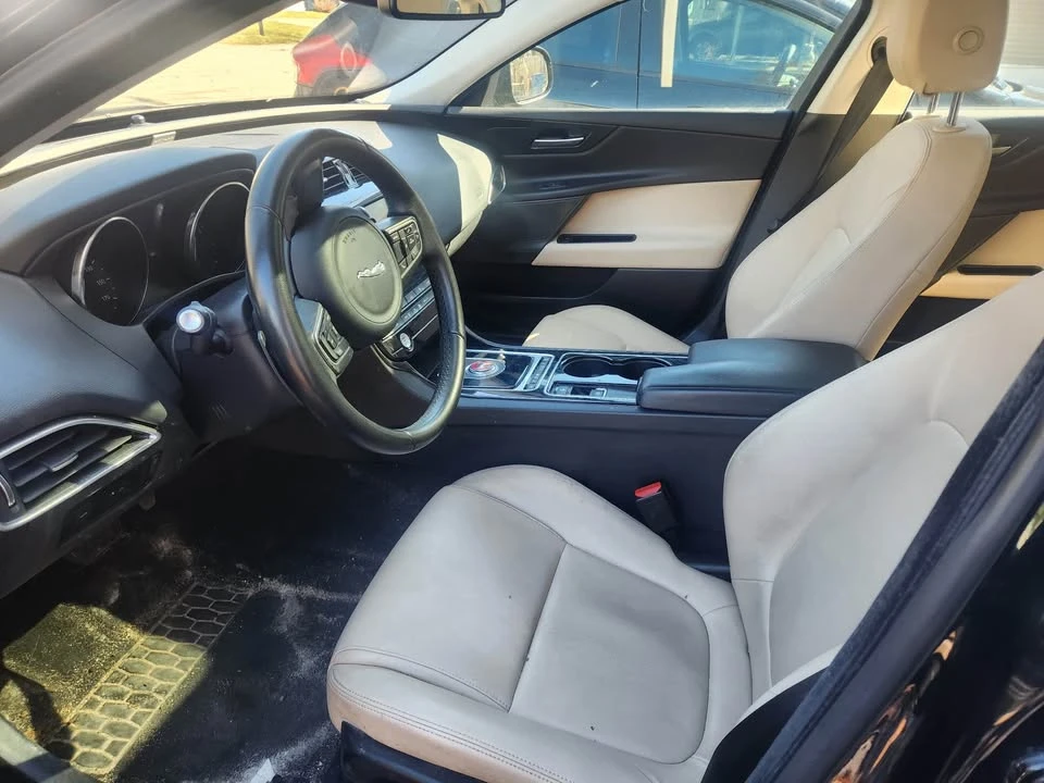 2017 Jaguar XE - Image 6 of 7