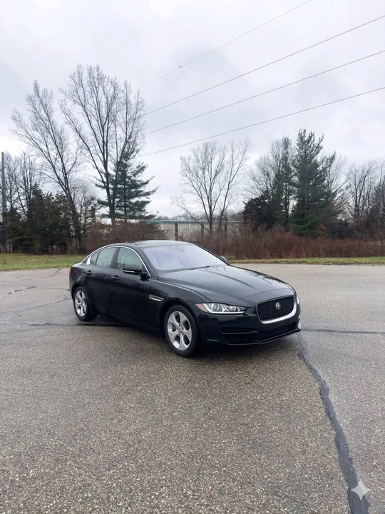 2017 Jaguar XE - Image 10 of 20