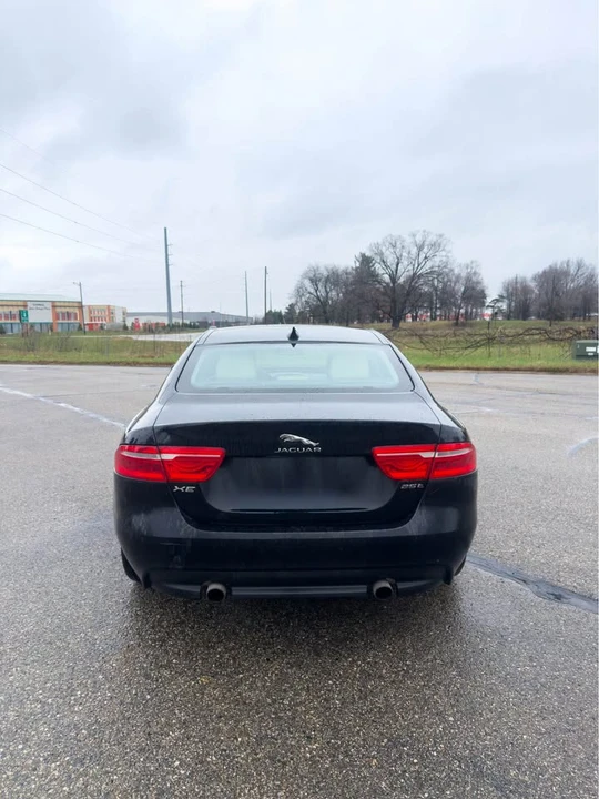 2017 Jaguar XE - Image 7 of 20