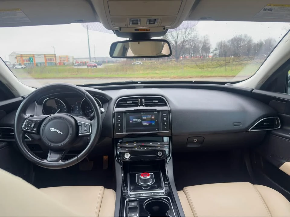 2017 Jaguar XE - Image 15 of 20