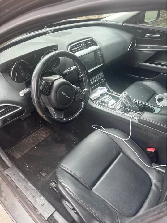 2017 Jaguar XE - Image 3 of 3