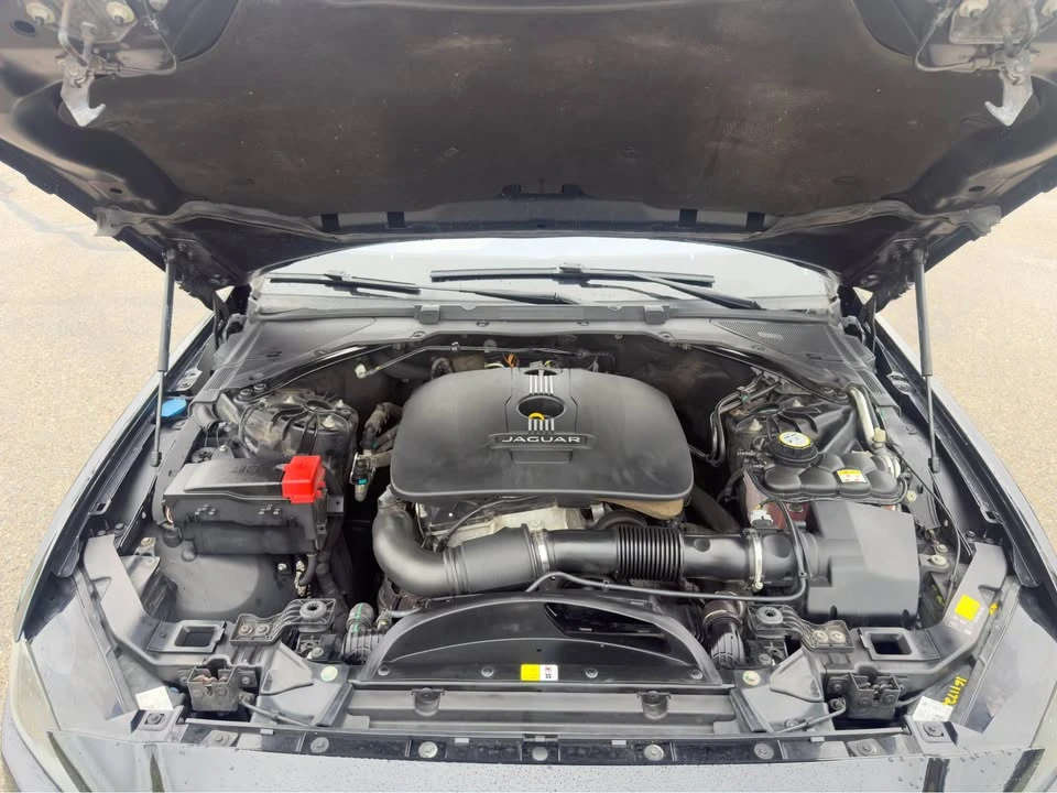 2017 Jaguar XE - Image 17 of 20