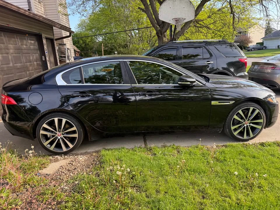 2017 Jaguar XE - Image 13 of 19