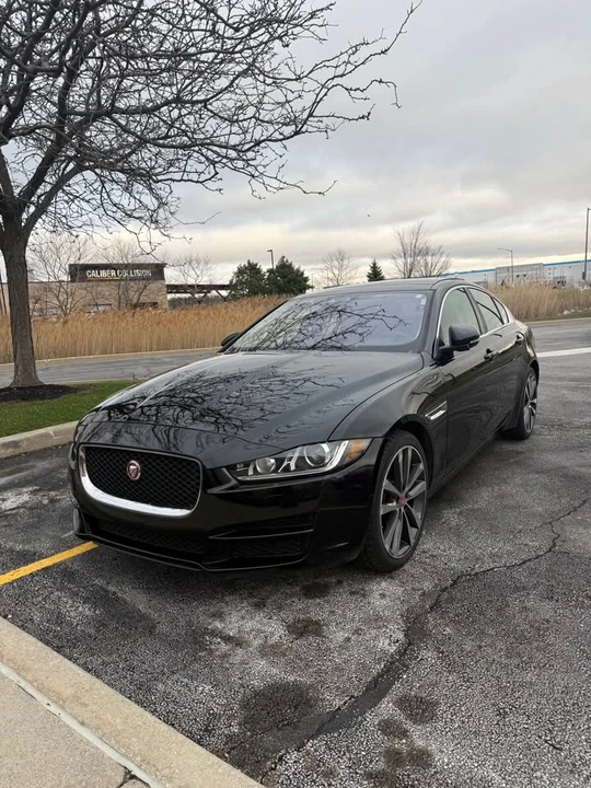 2017 Jaguar XE - Image 9 of 19